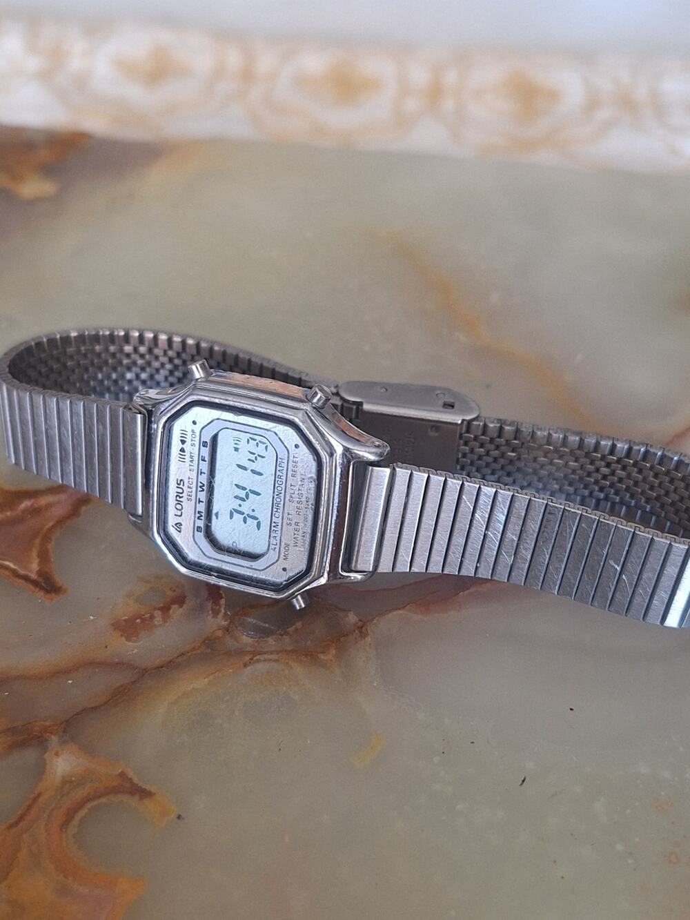 Vintage Lorus W207-5280 Digital Alarm Chronograph Watch Japan 1980s